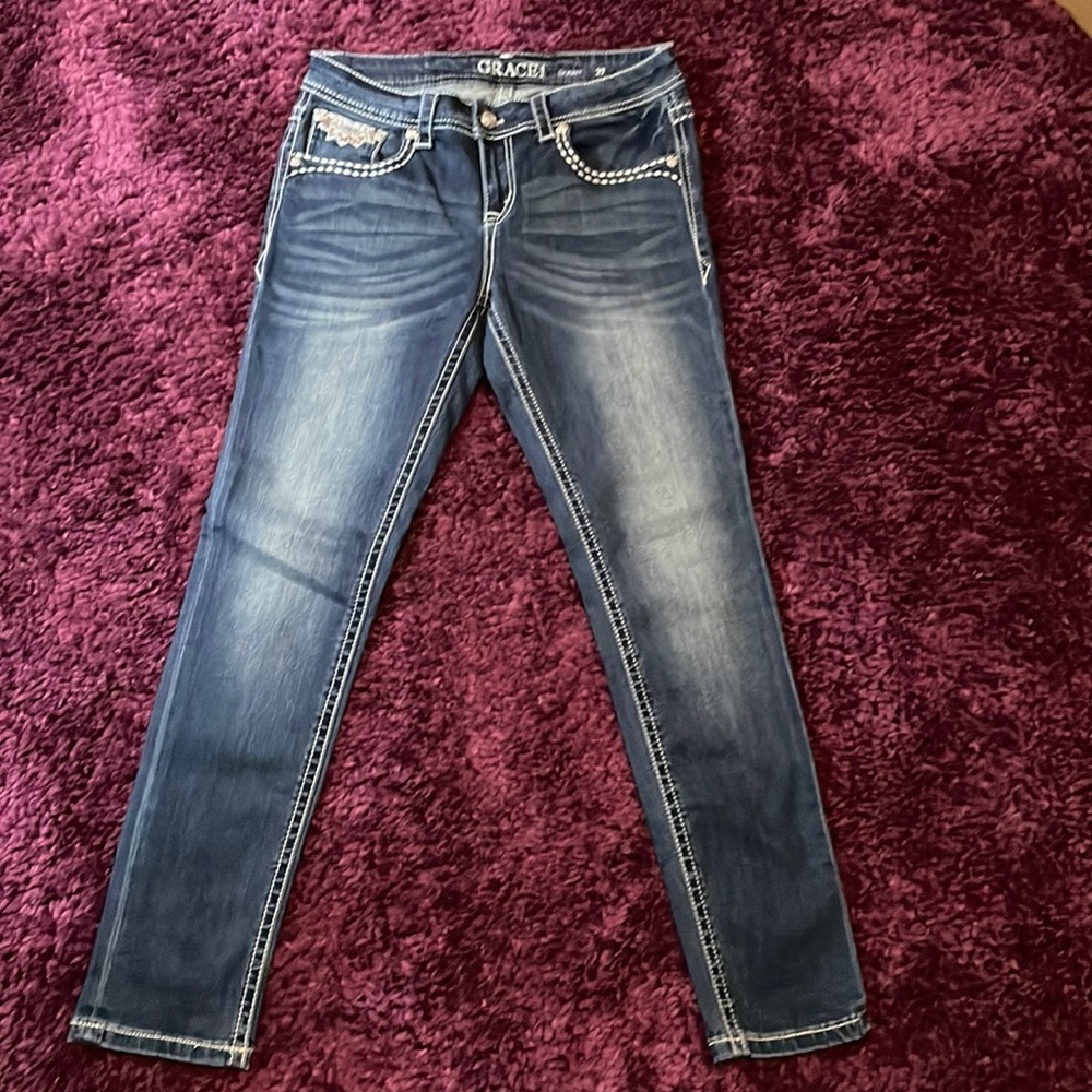 GRACE IN L.A.- skinny jean; white stitching, embroidered pockets, size 29.
